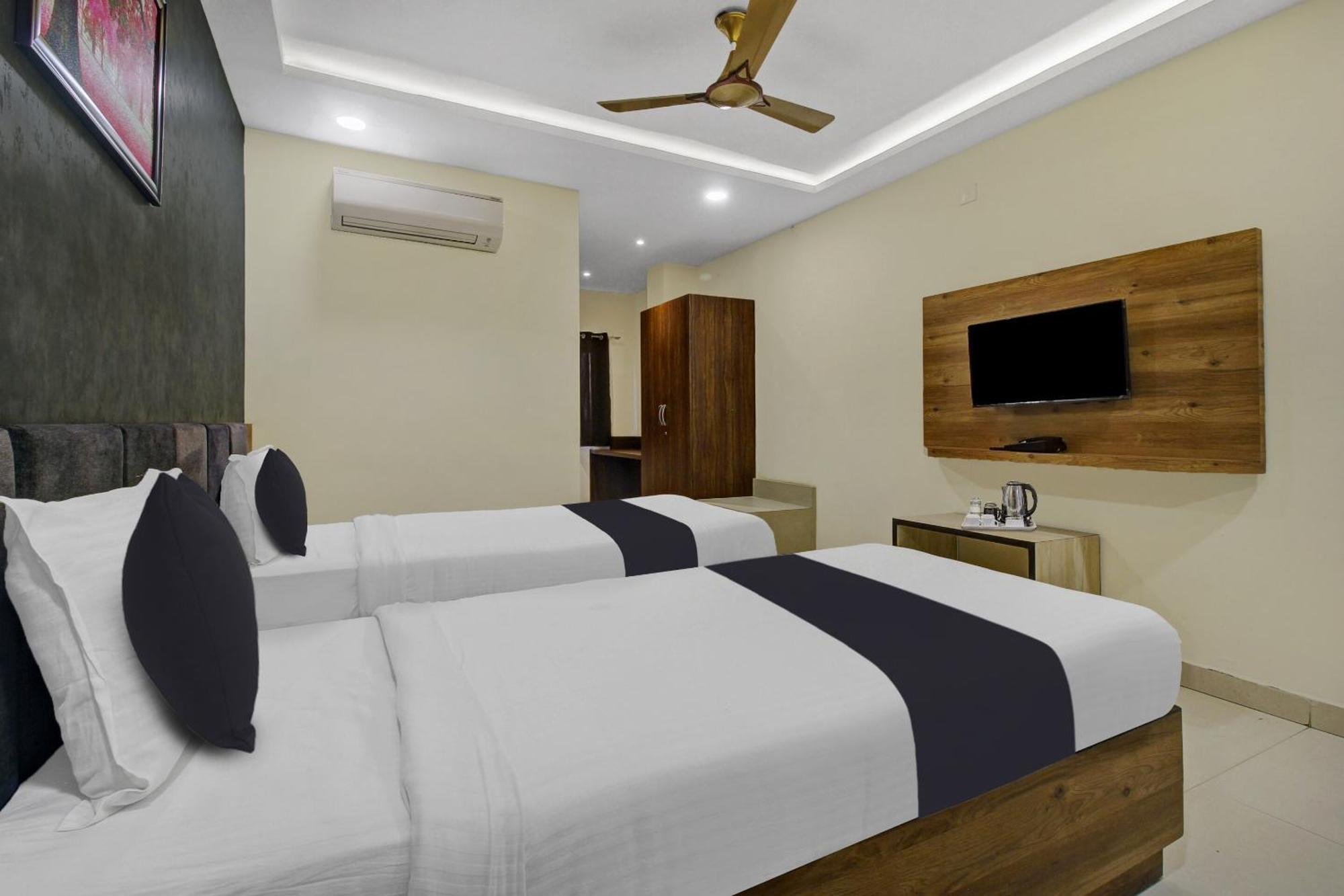 Collection O Hotel Swagath Pride Mancheral Exterior photo