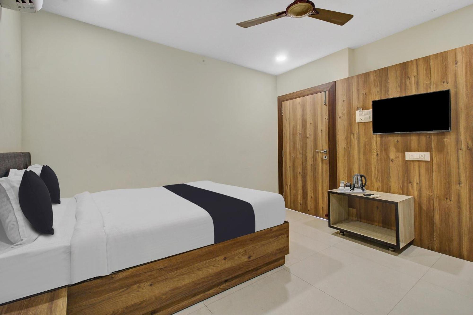 Collection O Hotel Swagath Pride Mancheral Exterior photo